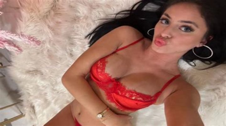 Camilla Ara&uacute;jo OnlyFans Videos: A Comprehensive Guide to Her Content and Career