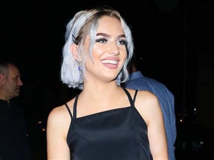 Frankie Jean Sixx: A Rising Star Carving Her Own Path in Music and Entertainment