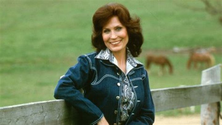 Loretta Lynn Pictures Young: A Glimpse into the Country Legend's Early Years