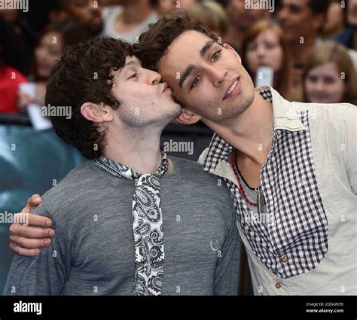 Unveiling Robert Sheehan's Partner: Discoveries And Insights